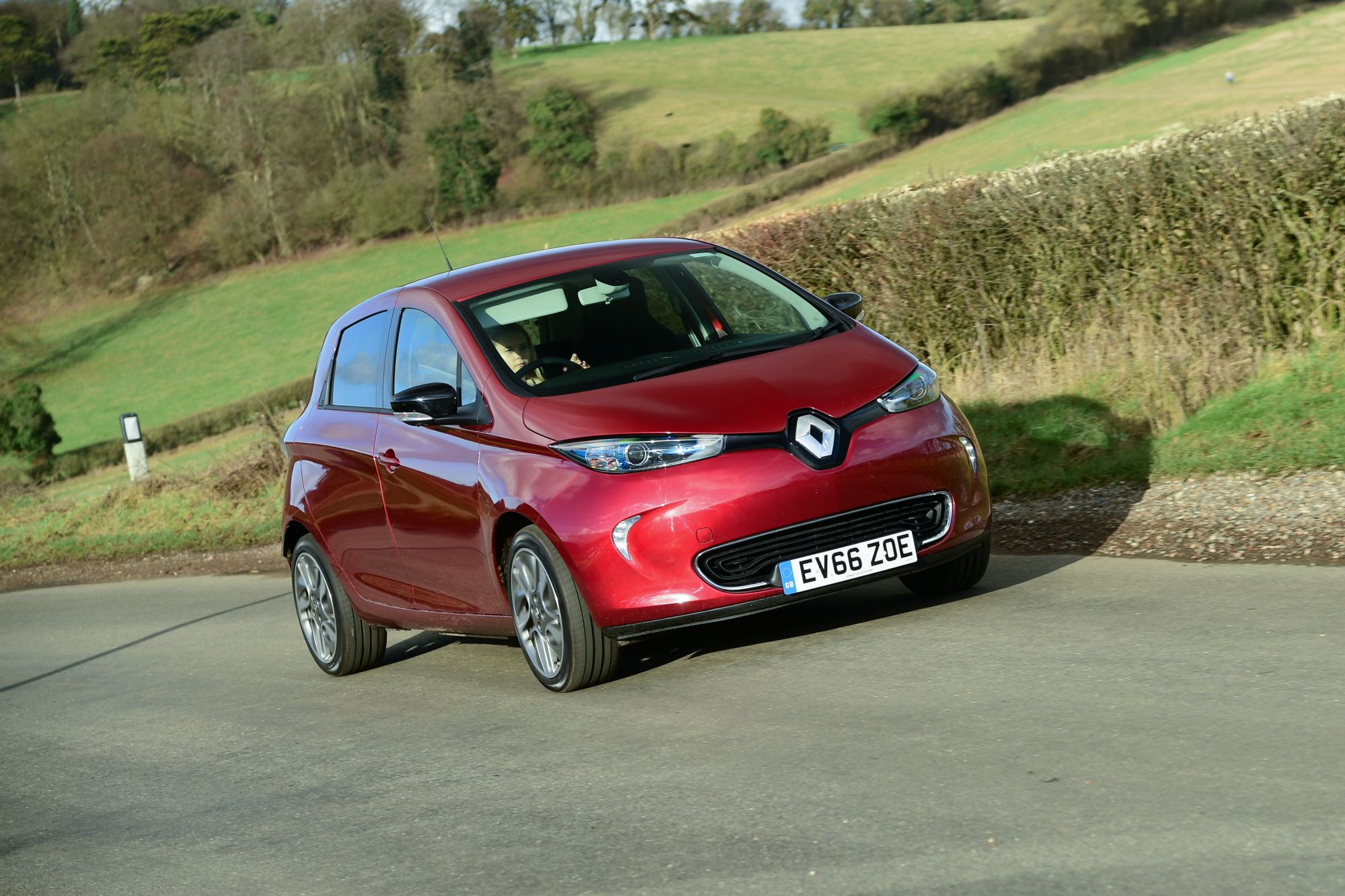 Renault ZOE Signature R90 Z.E. 40 hatchback review 