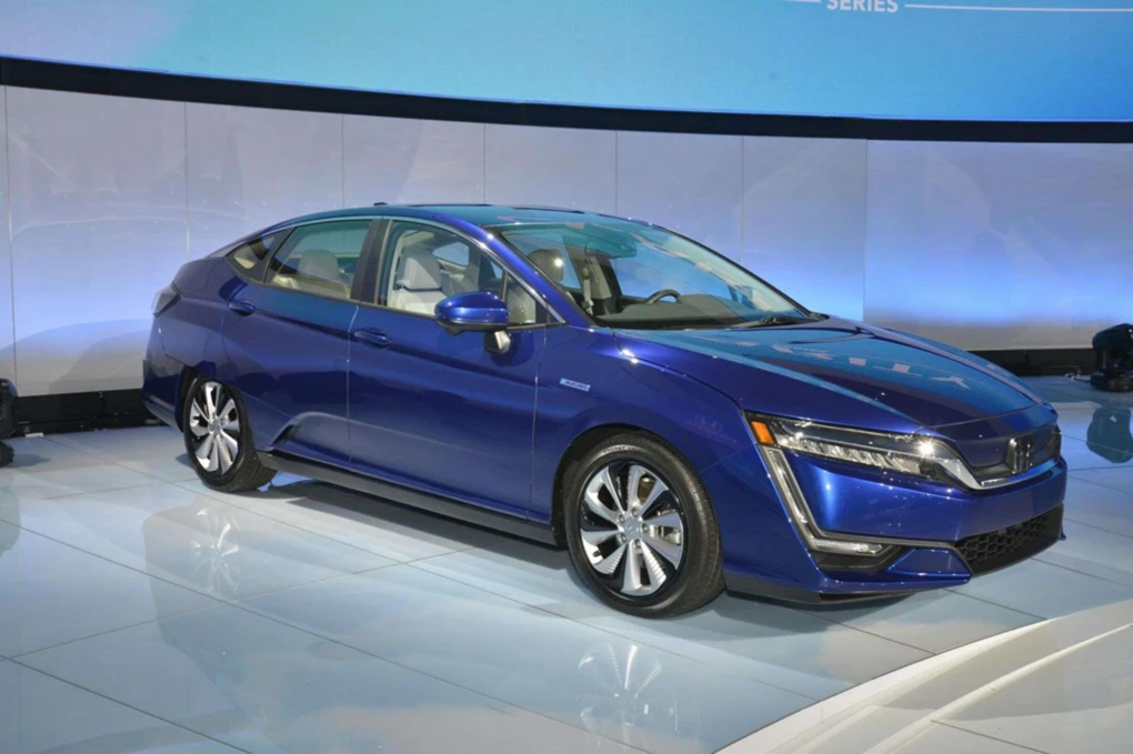2016 Honda Clarity hydrogen fuel-cell vehicle
