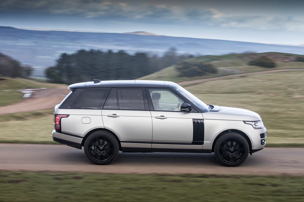 2017 Range Rover Driving