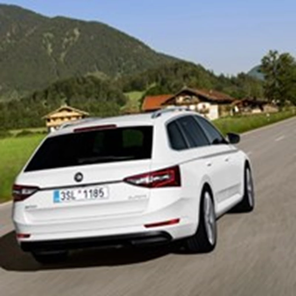 2015 Skoda Superb Estate Rear