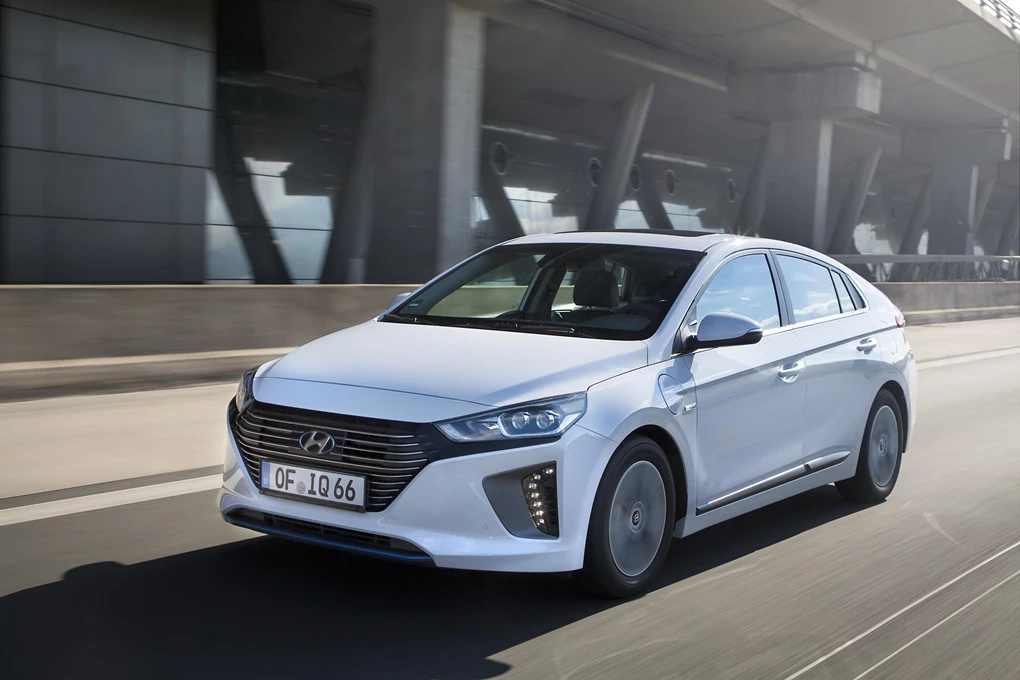 2017 Hyundai Ioniq hybrid saloon