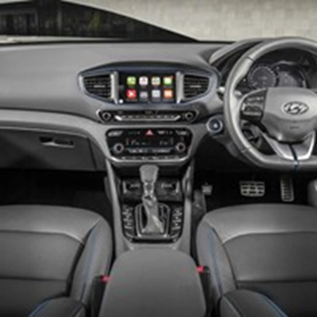 Hyundai Ioniq Hybrid Premium SE Hatchback Interior