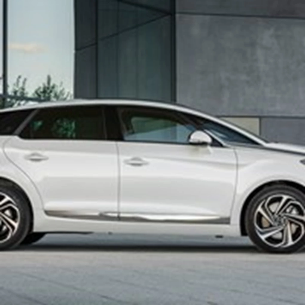 2015 DS 5 Hatchback Side View