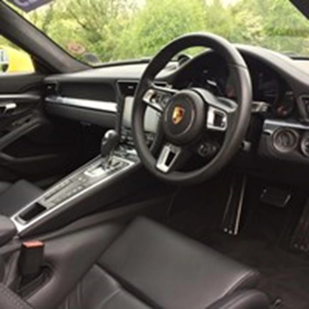 Porsche 911 Carrera 4S Dash