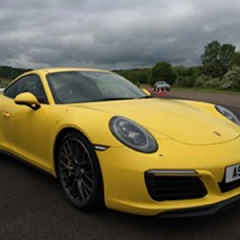 Porsche 911 Carrera 4S Side View