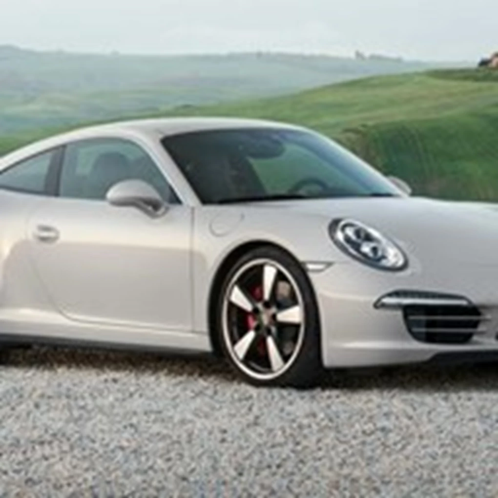 Porsche 911 Coupe Side View