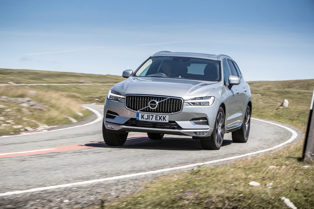 2017 Volvo XC60 mid-size SUV