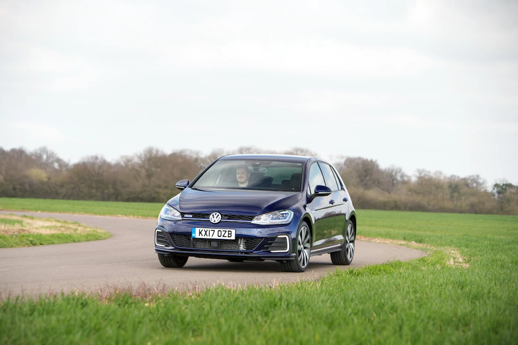 2017 Volkswagen Golf GTE hatchback