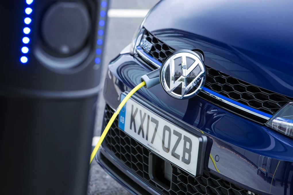 2017 Volkswagen Golf GTE hatchback