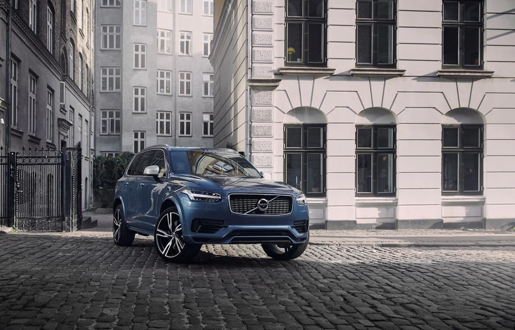 2017 Volvo XC90 large SUV
