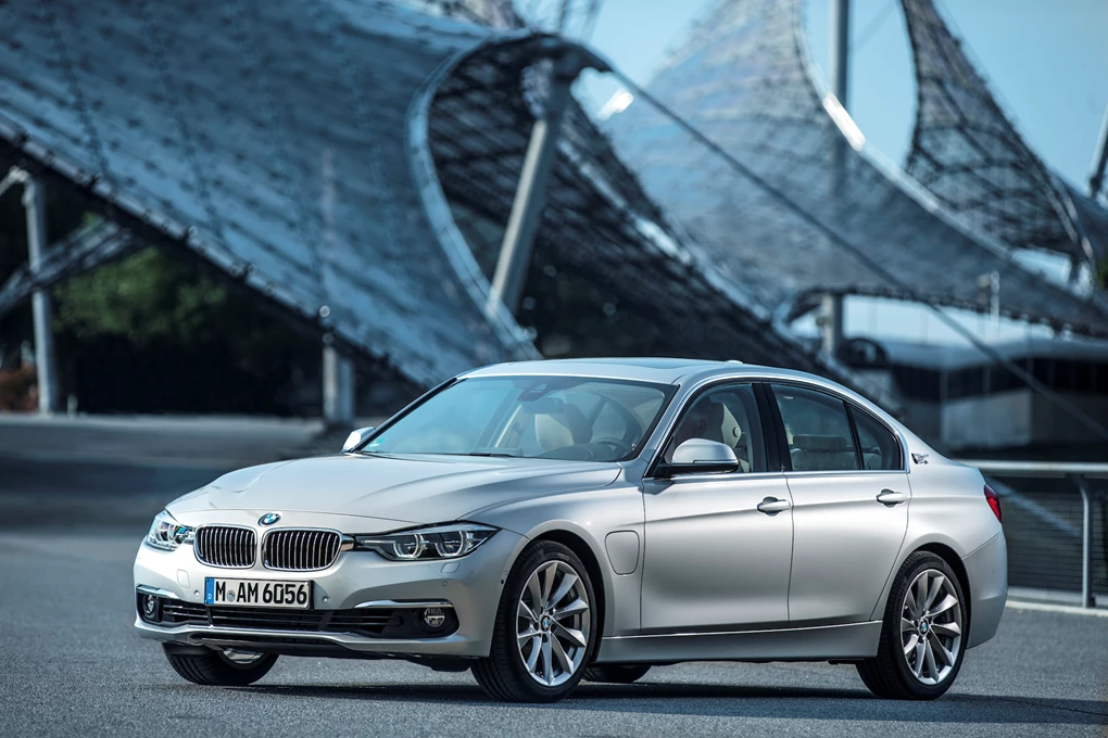 2016 BMW 3 Series 330e iPerformance petrol hybrid executive saloon