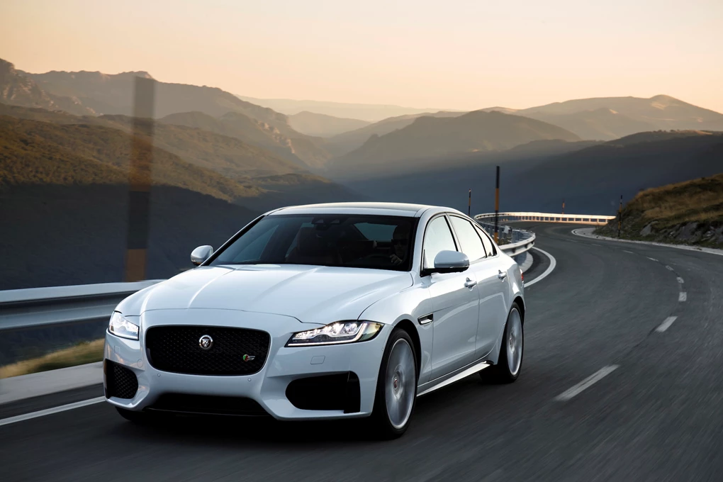 2015 Jaguar XF mid-size saloon