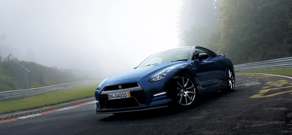 2015 Nissan GT-R sports coupe