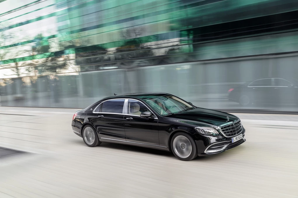2016 Mercedes-Maybach S650 luxury saloon