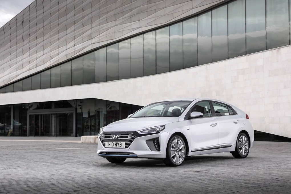 2017 Hyundai Ioniq Hybrid hybrid saloon