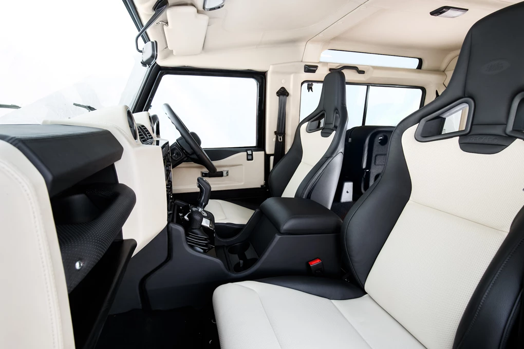 2018 Land Rover Works Defender V8 classic SUV