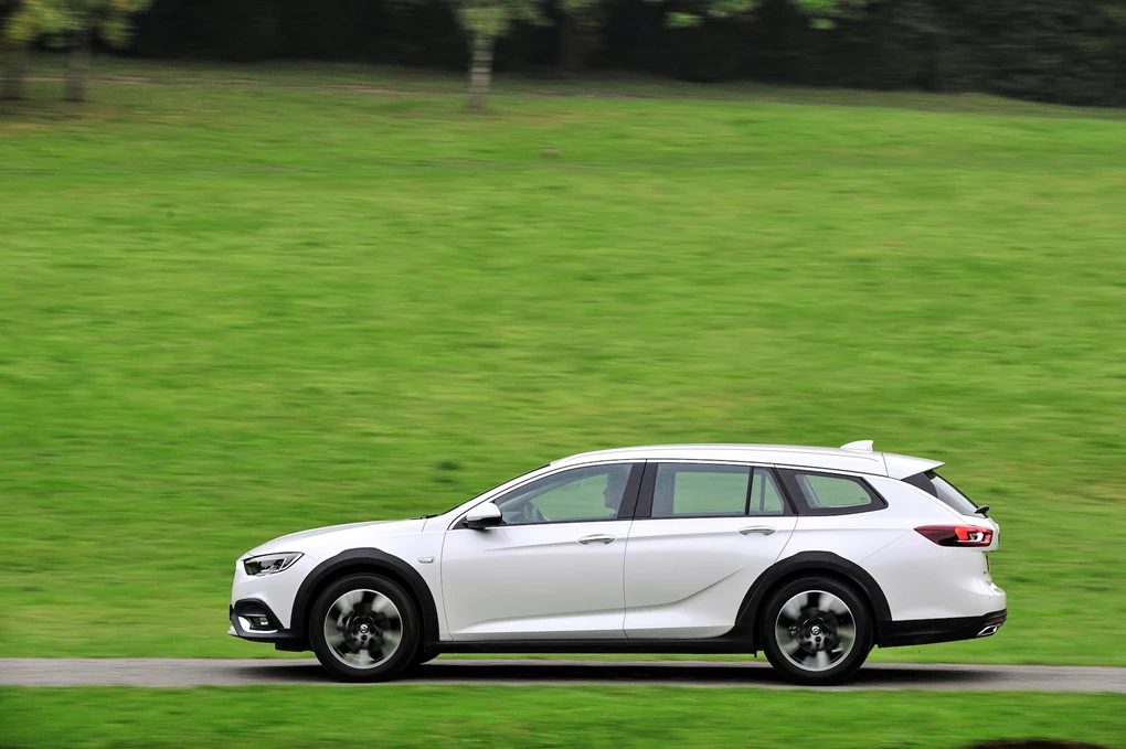 2018 Vauxhall Insignia Country Tourer rugged estate