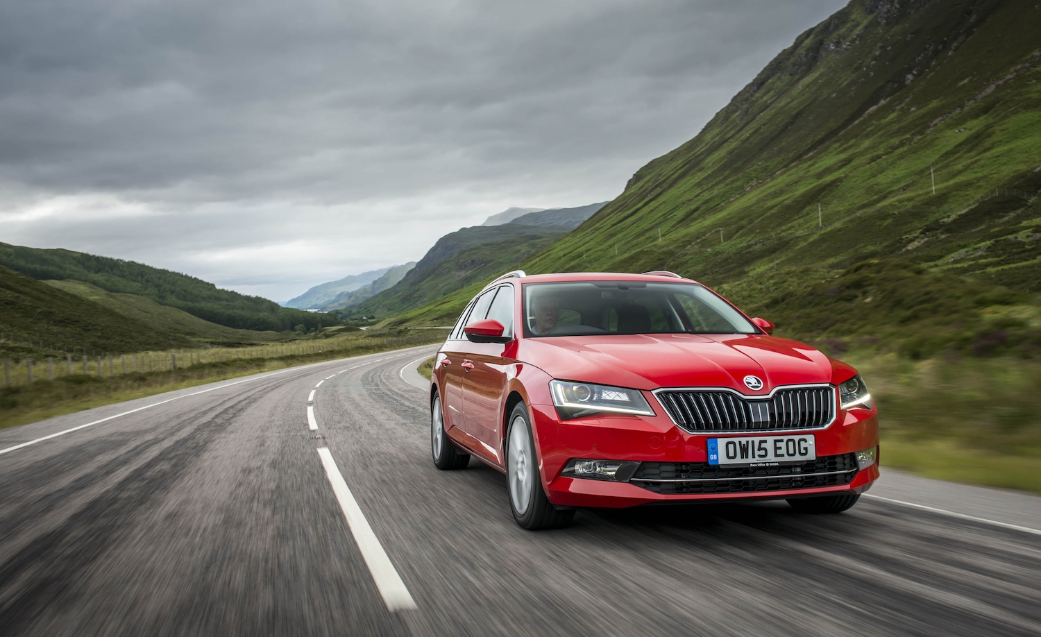 Skoda Superb Estate 2019 review 
