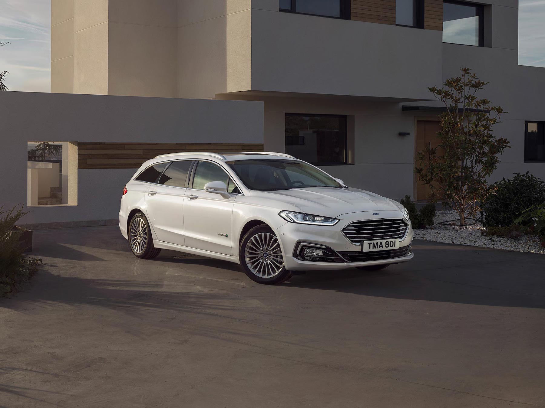 Ford Mondeo Hybrid 2020 review
