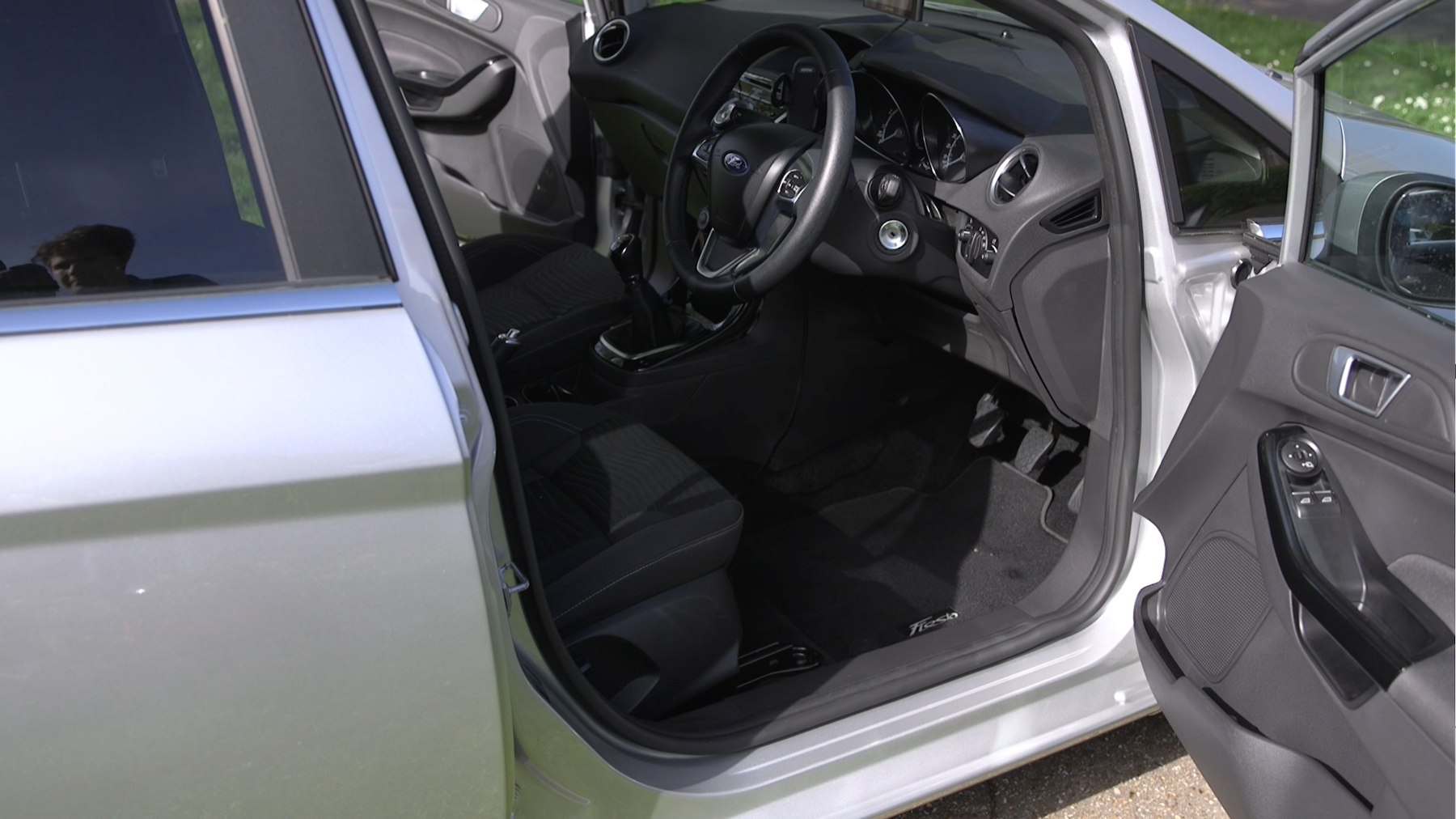 How to safely clean and disinfect your car 