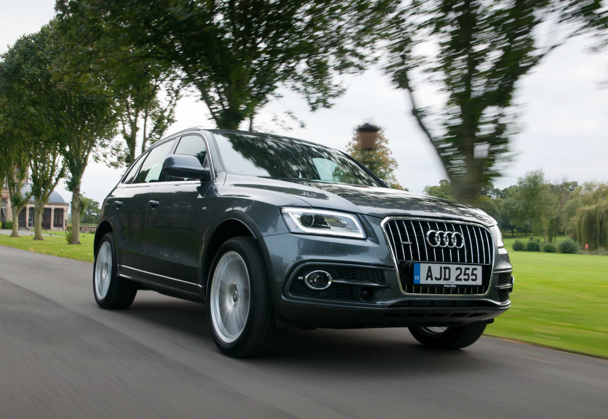 Audi Q5 4x4 review 